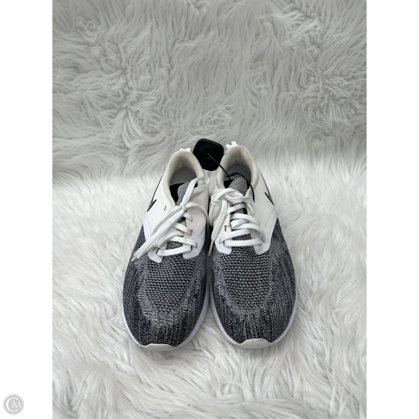 Shoes Athletic By Nike In Cream & Grey, Size: 8.5