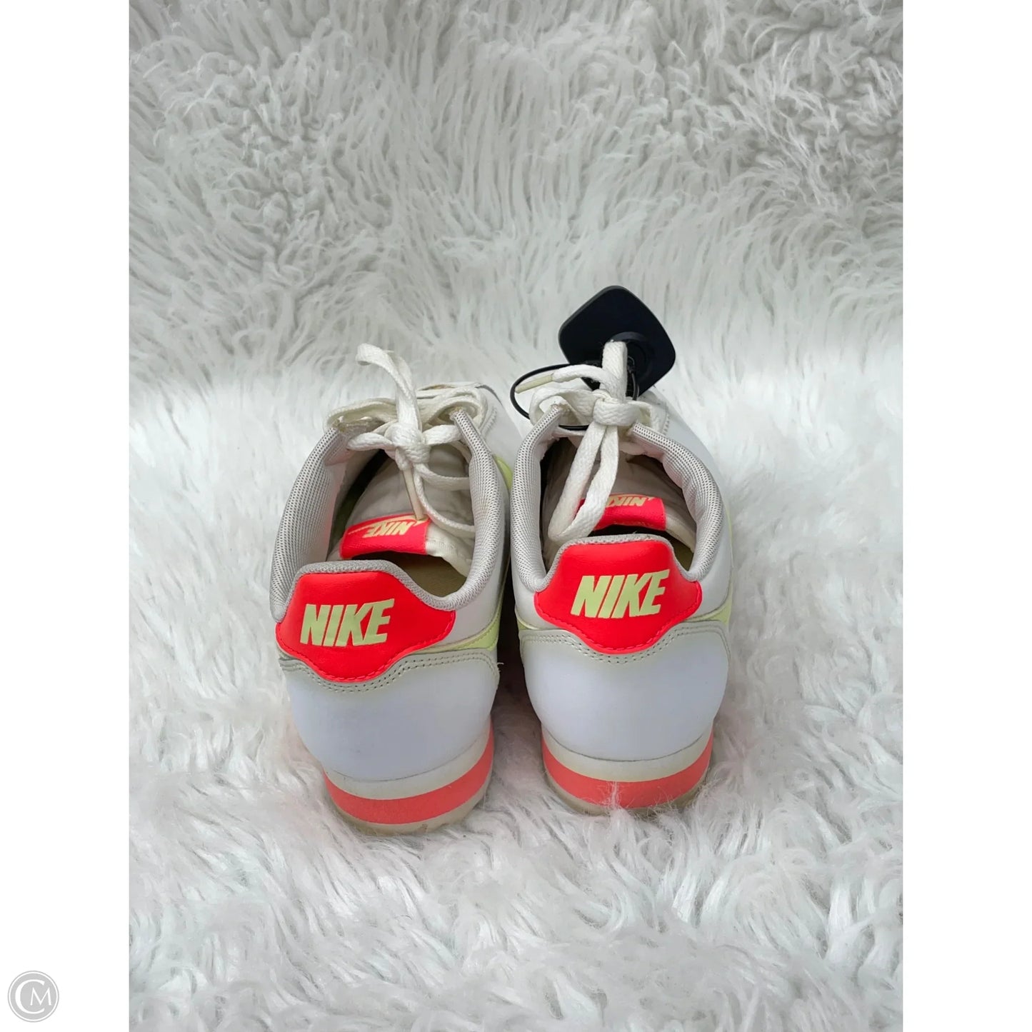 Shoes Sneakers By Nike In White & Yellow, Size: 6.5