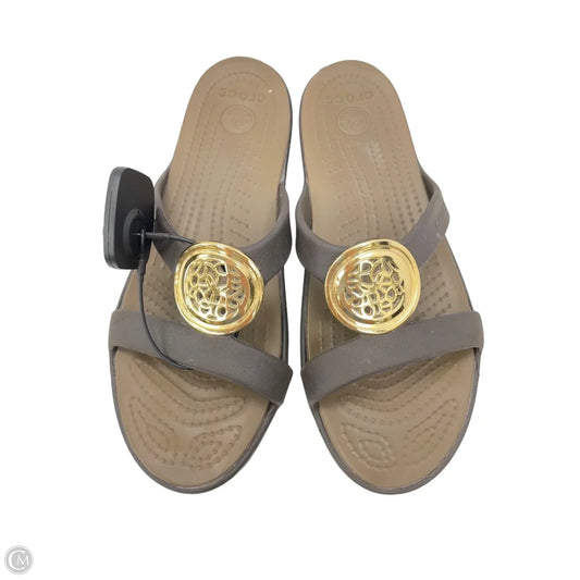 Sandals Flats By Crocs In Brown, Size: 8