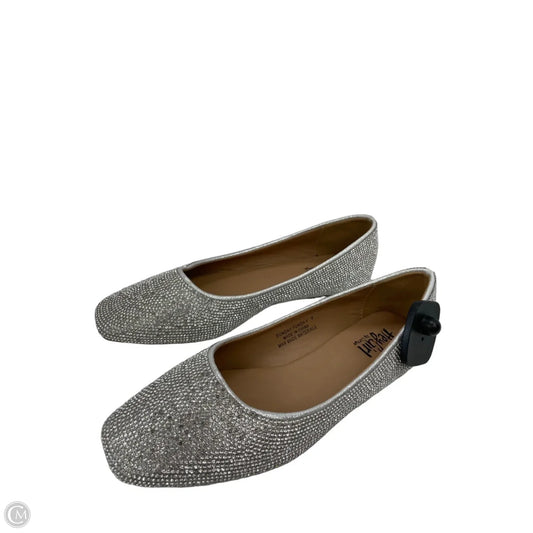Shoes Flats By Corkys In Silver, Size: 7