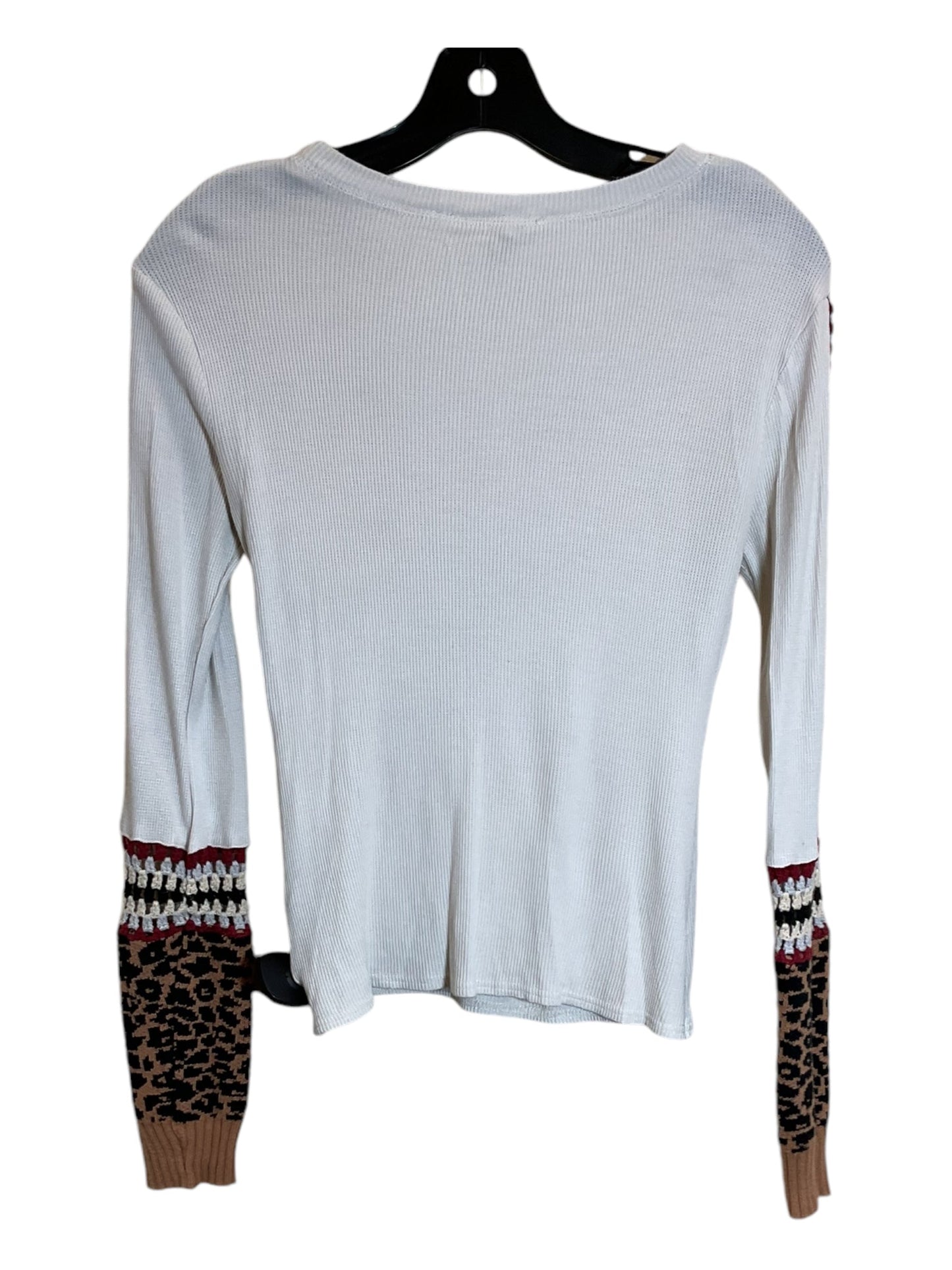 Top Long Sleeve By Clothes Mentor In Cream, Size: M