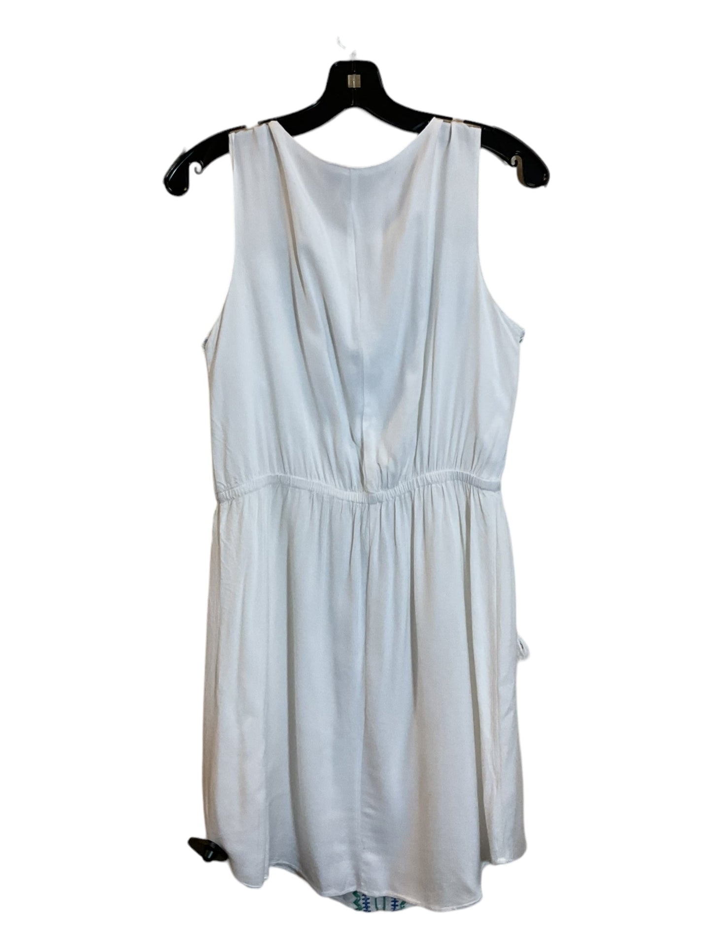 White Dress Casual Short Kenji, Size M