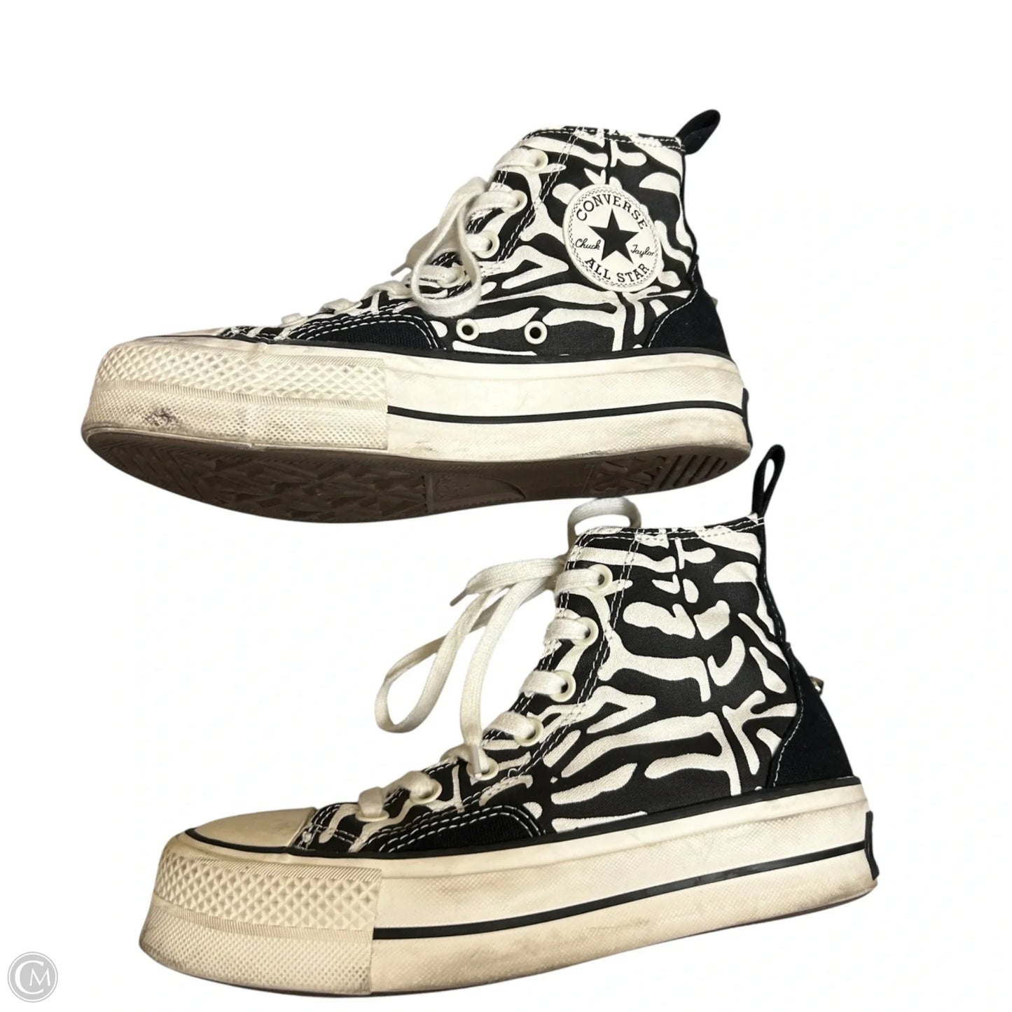 Shoes Sneakers By Converse In Black & White, Size: 6.5