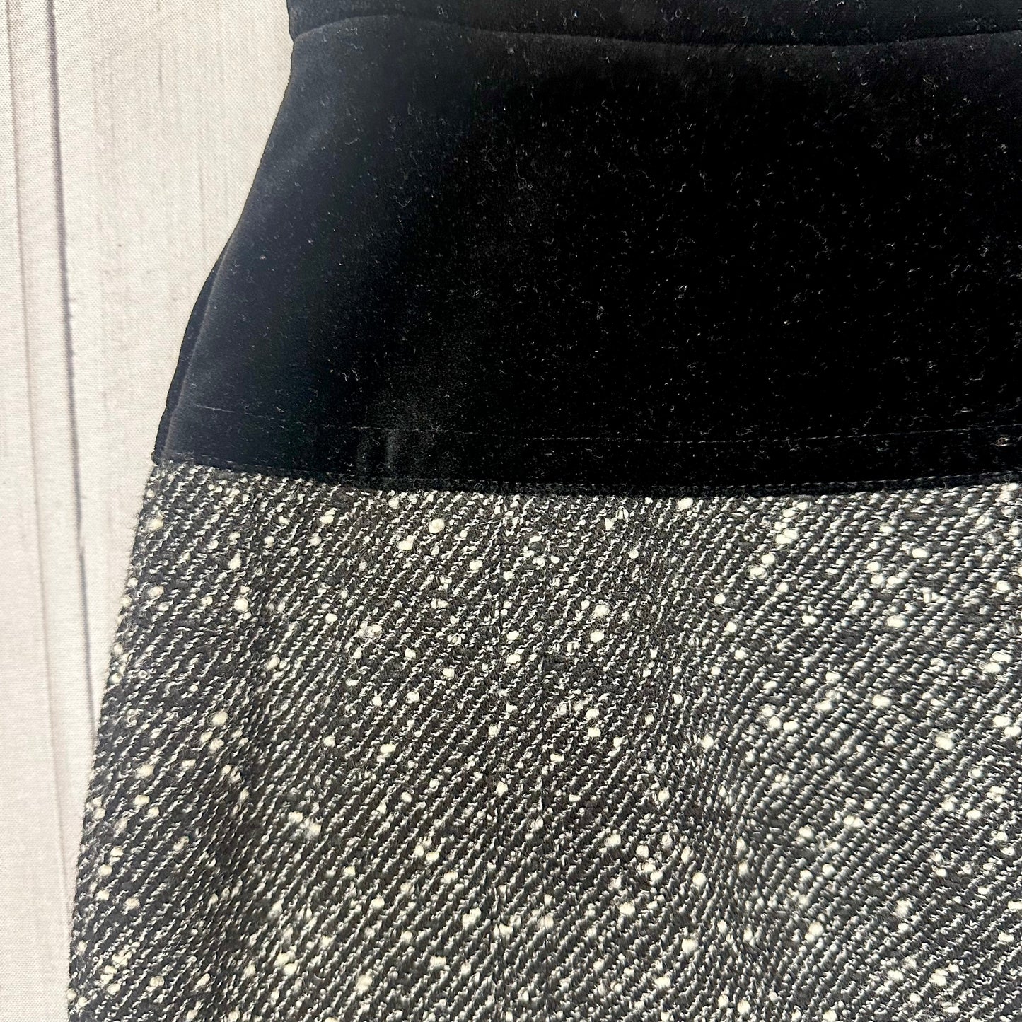 Skirt Designer By Escada In Black & Grey, Size: Xxs