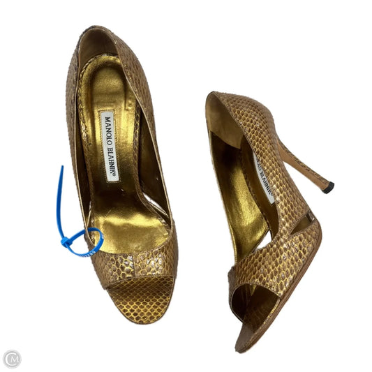 Sandals Luxury Designer By Manolo Blahnik In Gold, Size: 7.5
