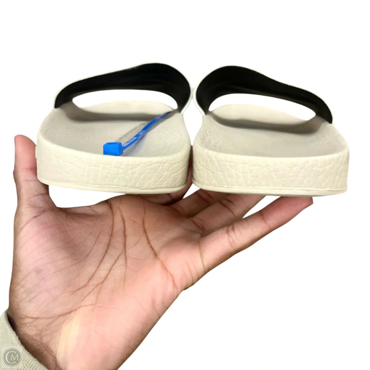 Sandals Luxury Designer By Gucci In Cream, Size: 10.5