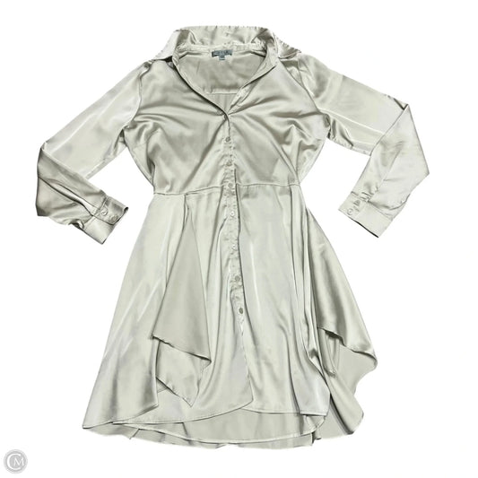 Dress Casual Short By Guess In Green, Size: L