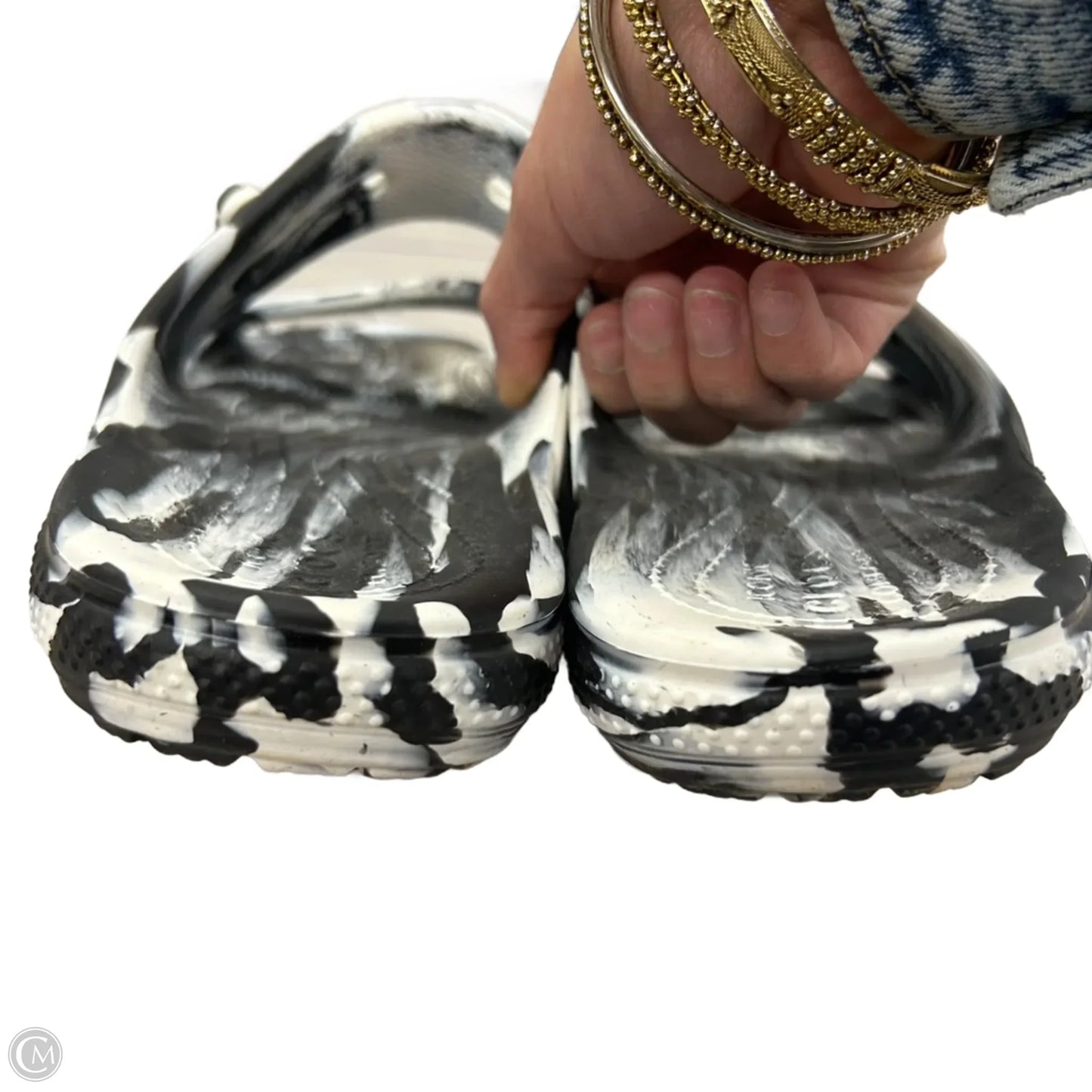 Sandals Flats By Crocs In Black & White, Size: 9