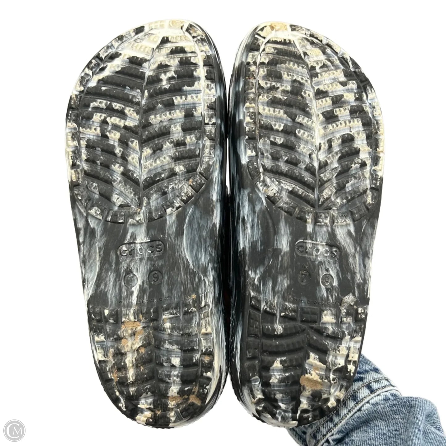 Sandals Flats By Crocs In Black & White, Size: 9