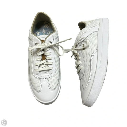 Shoes Sneakers By Olukai In White, Size: 7.5