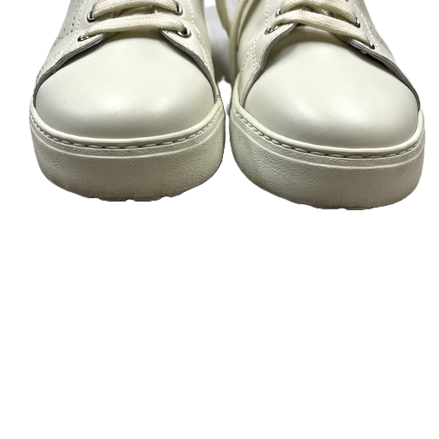 Shoes Luxury Designer By Ferragamo In Cream, Size: 9.5