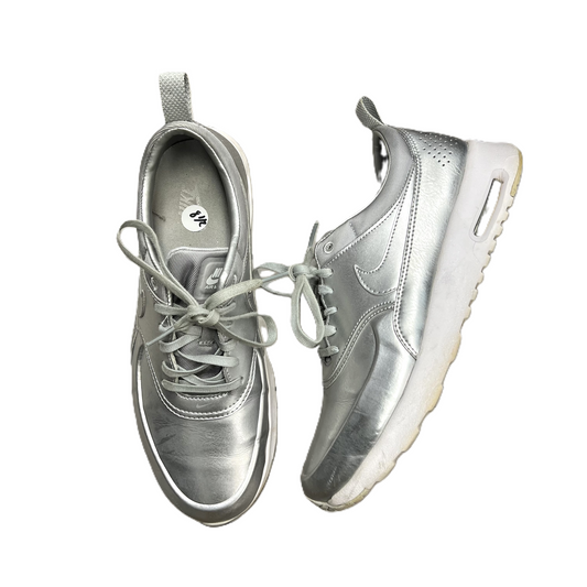 Shoes Sneakers By Nike In Silver, Size: 8.5