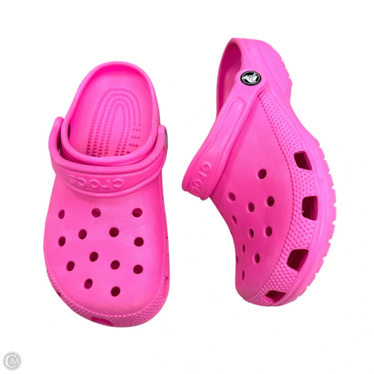 Shoes Flats By Crocs In Pink, Size: 6