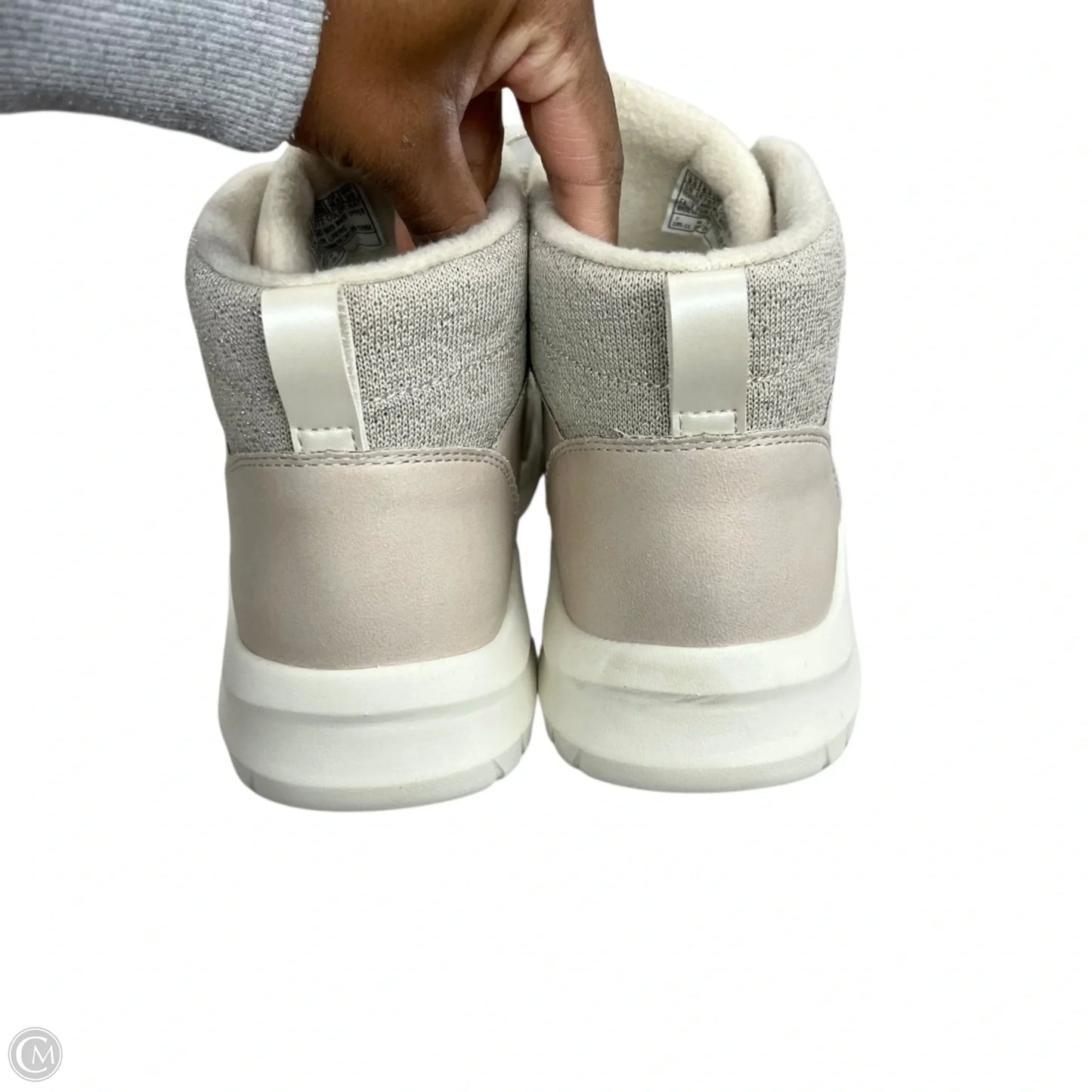 Shoes Sneakers By Skechers In Cream, Size: 9.5