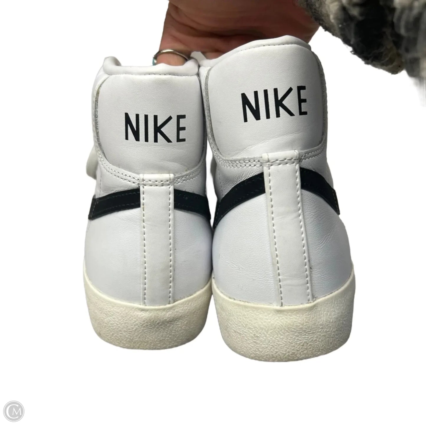 Shoes Sneakers By Nike In White, Size: 10