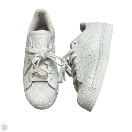 Shoes Sneakers By Adidas In White, Size: 5.5