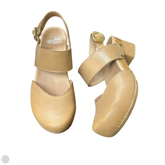 Shoes Heels Block By Dansko In Tan, Size: 5.5
