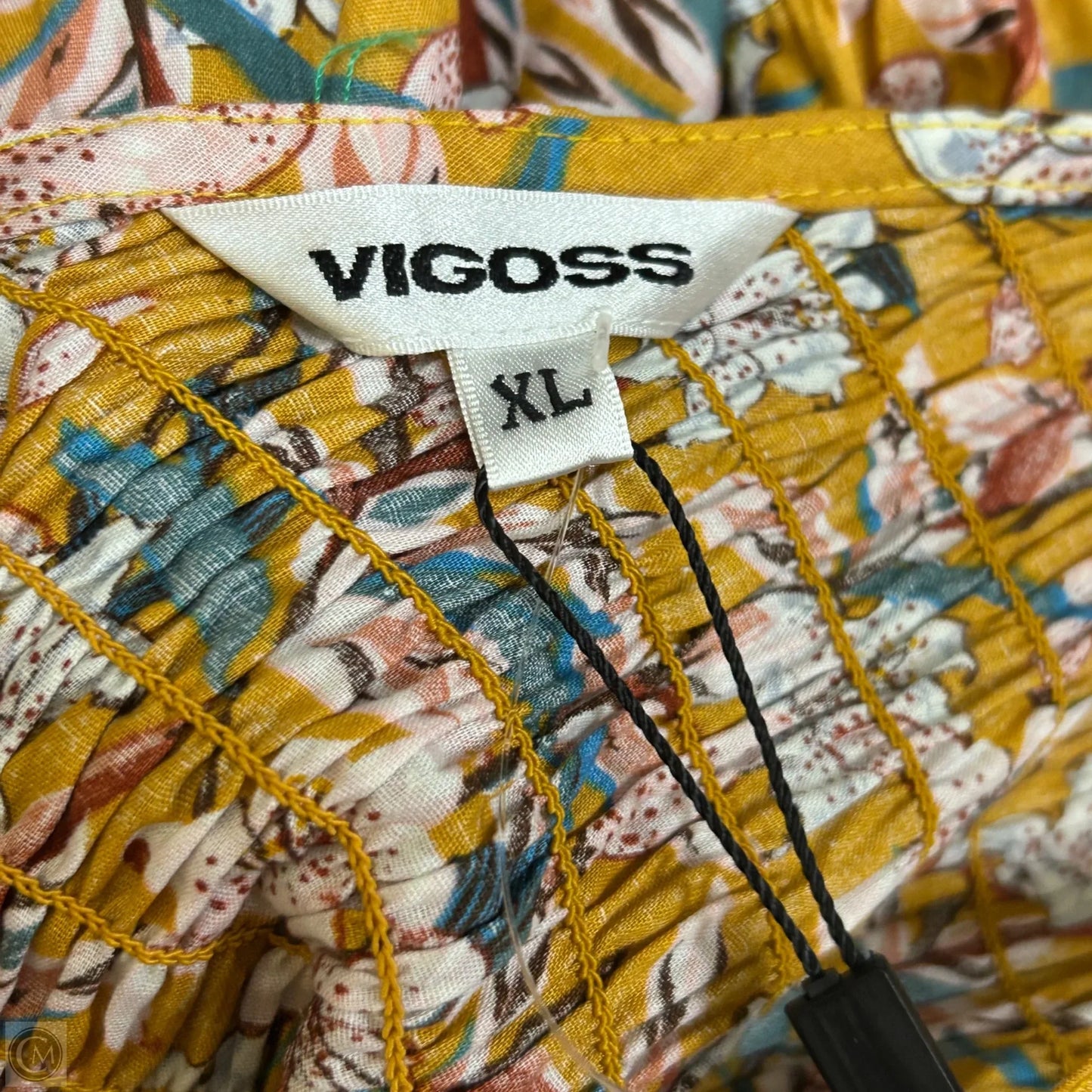 Top Short Sleeve By Vigoss In Yellow, Size: Xl