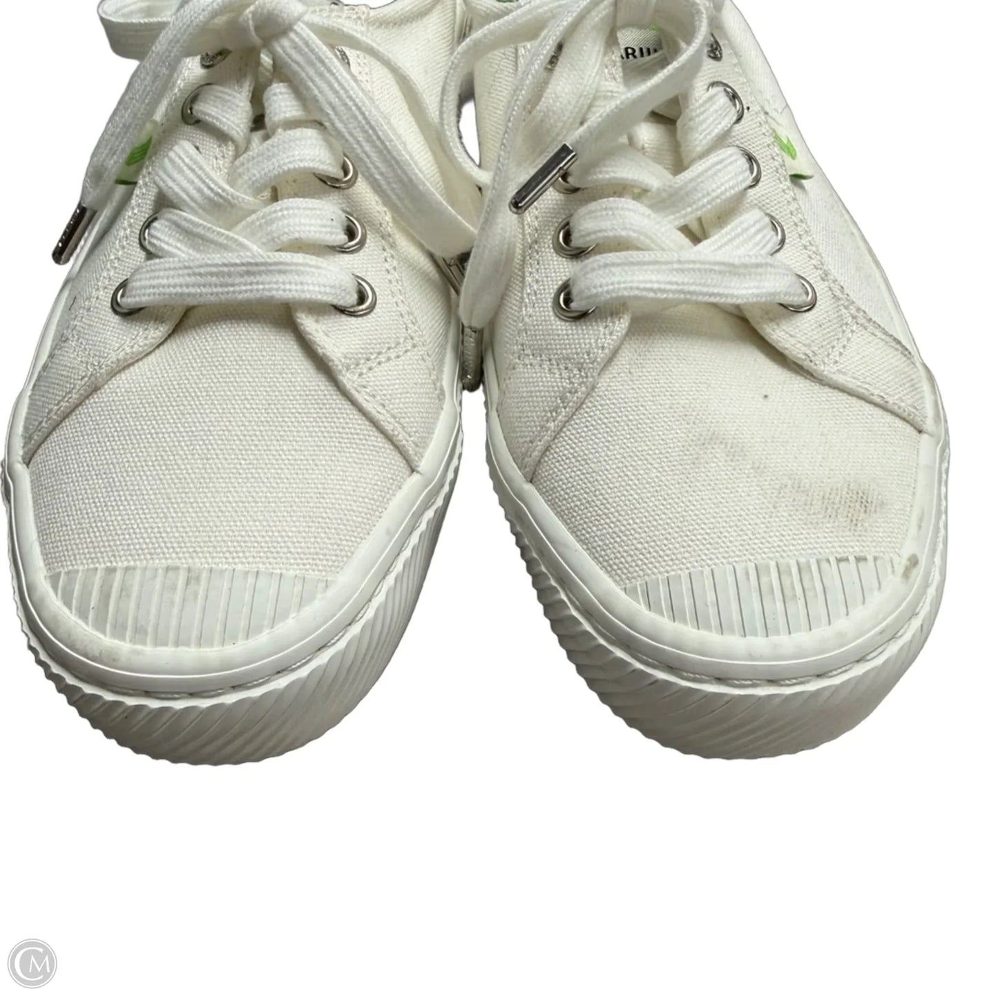 Shoes Sneakers By Cariuma In White, Size: 6.5