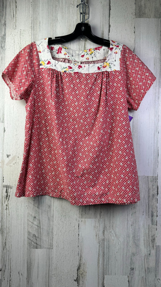 Red Top Short Sleeve Clothes Mentor, Size L