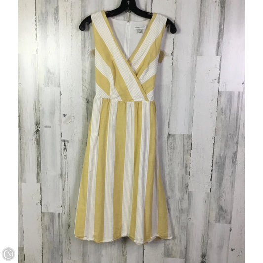 Dress Casual Short By Christopher And Banks In White & Yellow, Size: S