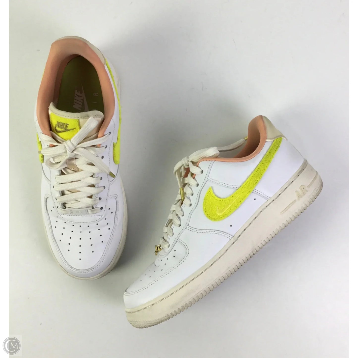 Shoes Athletic By Nike In White & Yellow, Size: 9.5