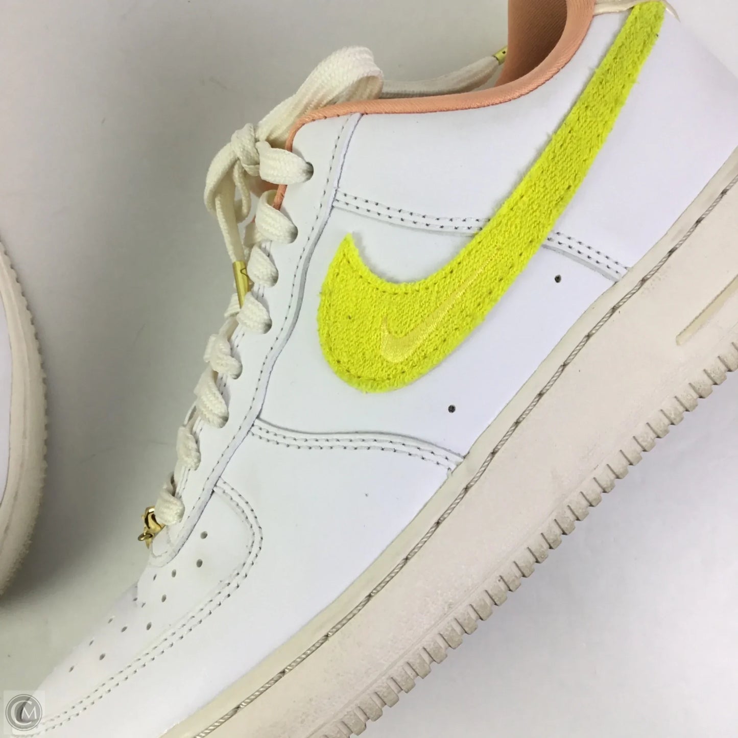 Shoes Athletic By Nike In White & Yellow, Size: 9.5