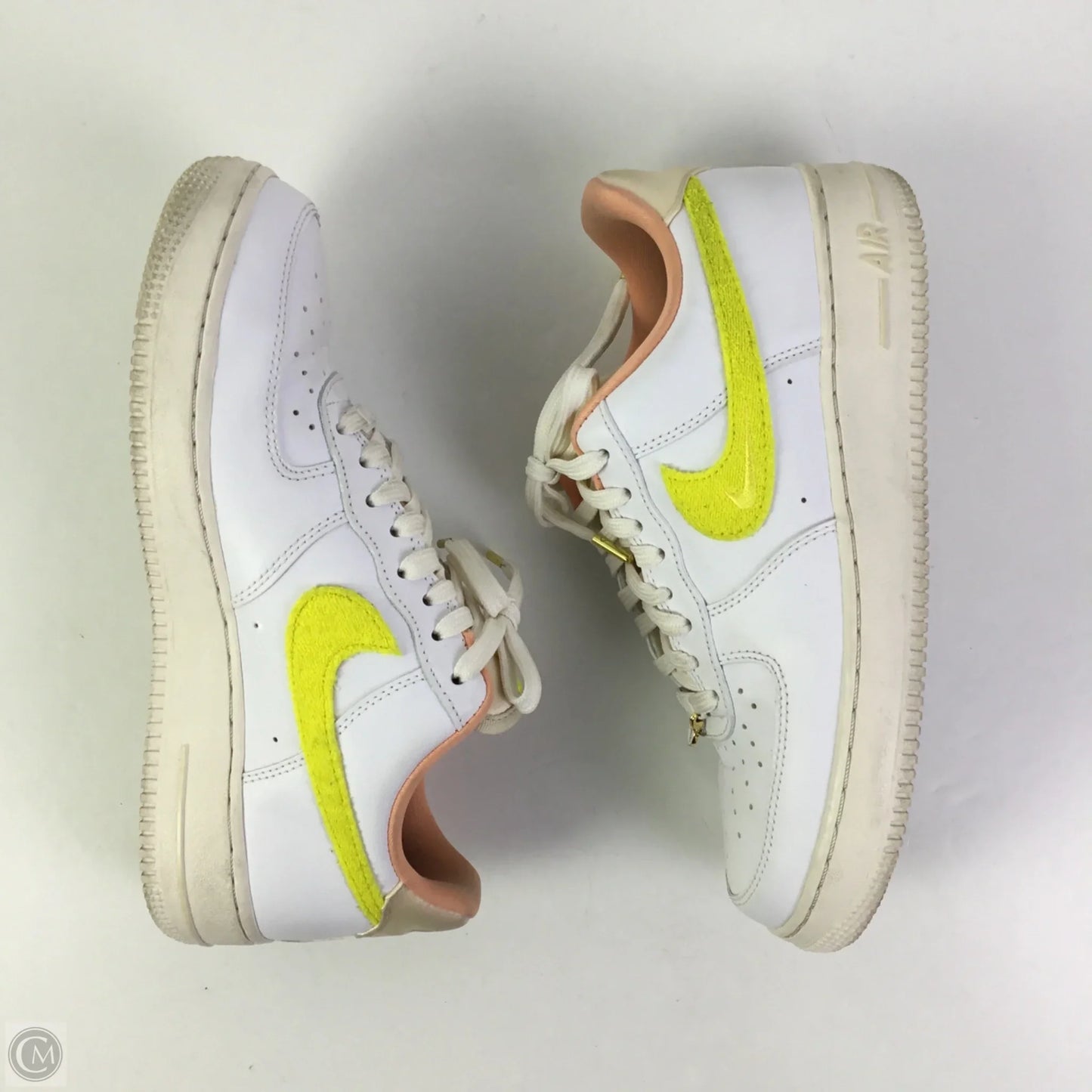 Shoes Athletic By Nike In White & Yellow, Size: 9.5