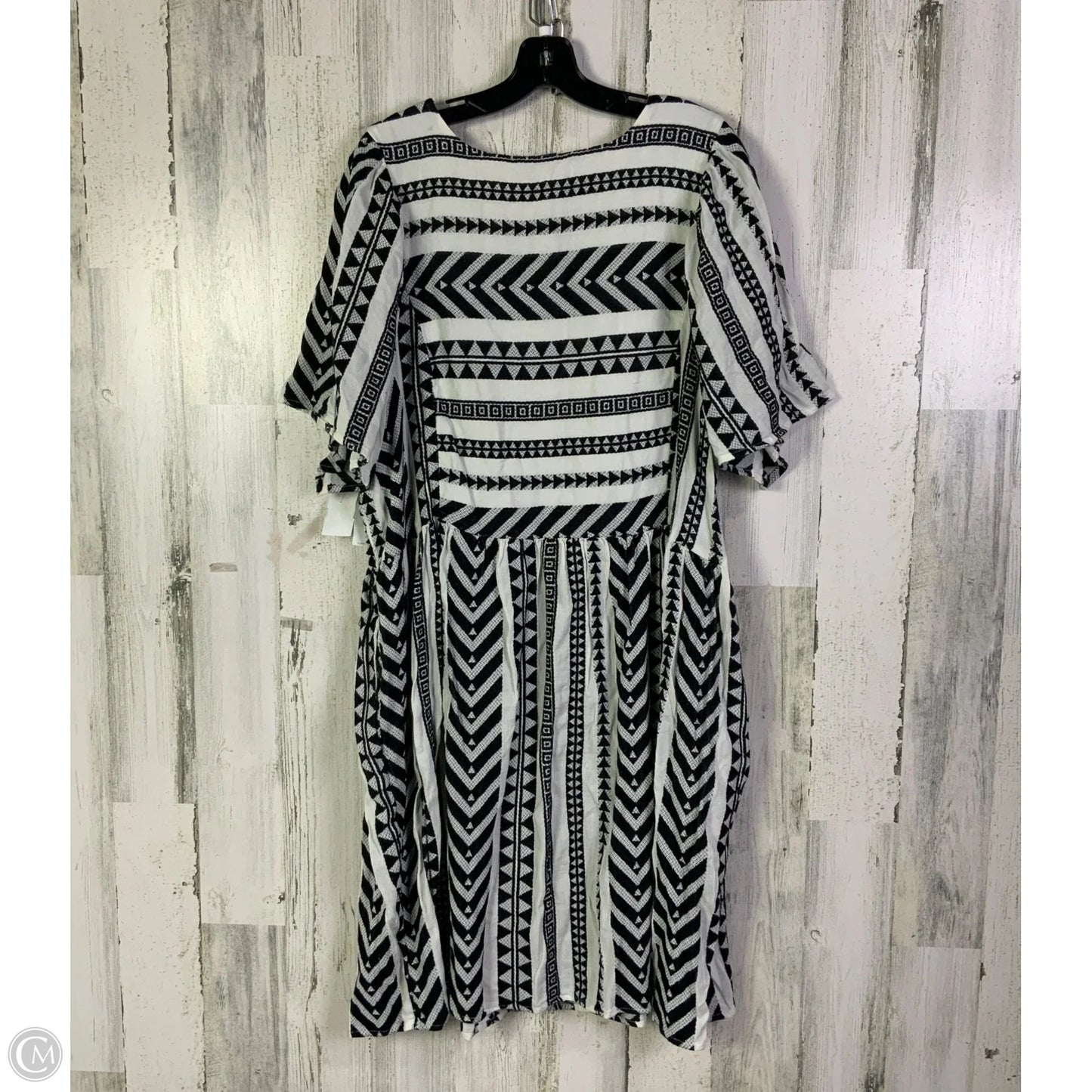 Dress Casual Short By Old Navy In Black & White, Size: Xxl