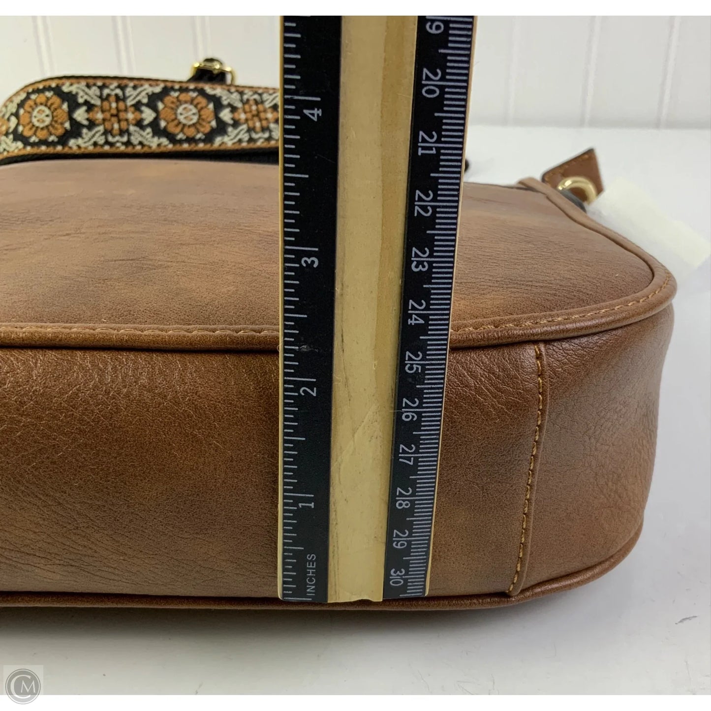 Crossbody By Clothes Mentor, Size: Medium