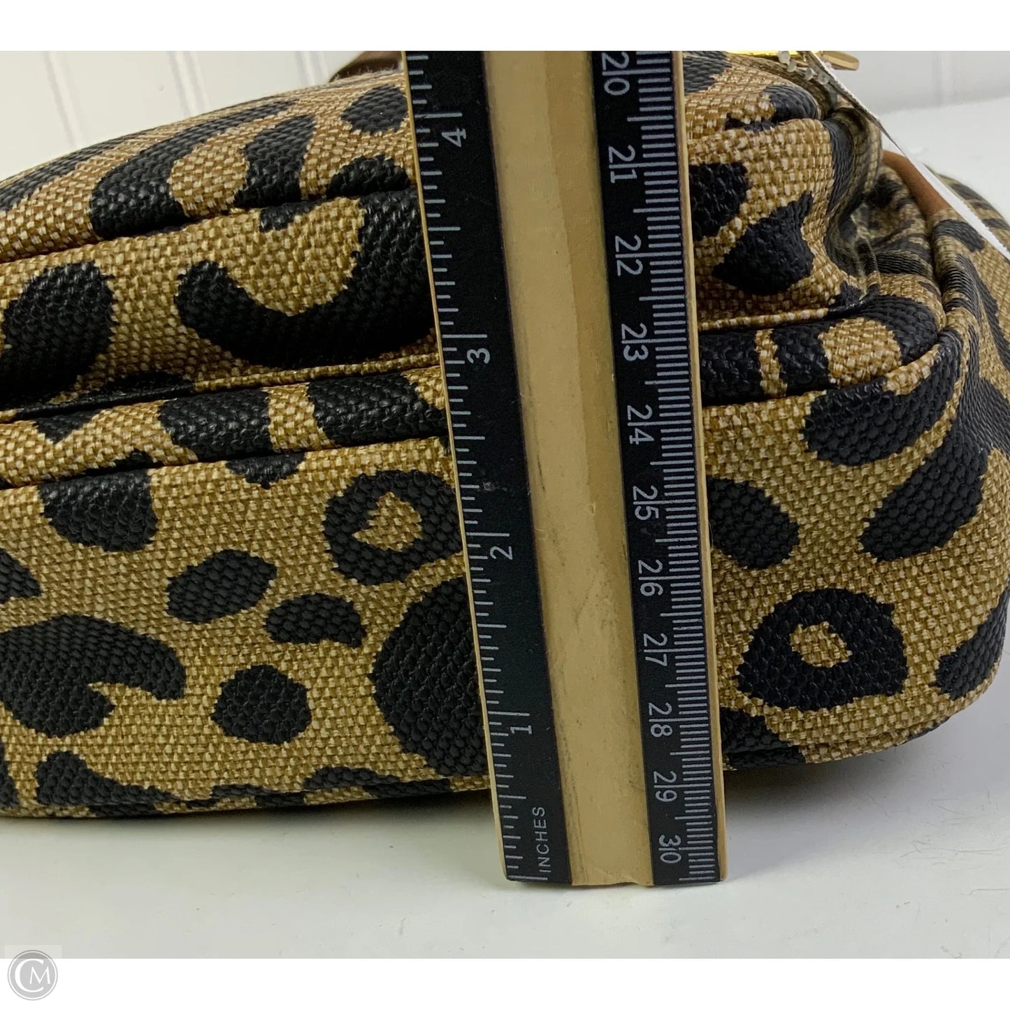 Crossbody By Clothes Mentor, Size: Medium