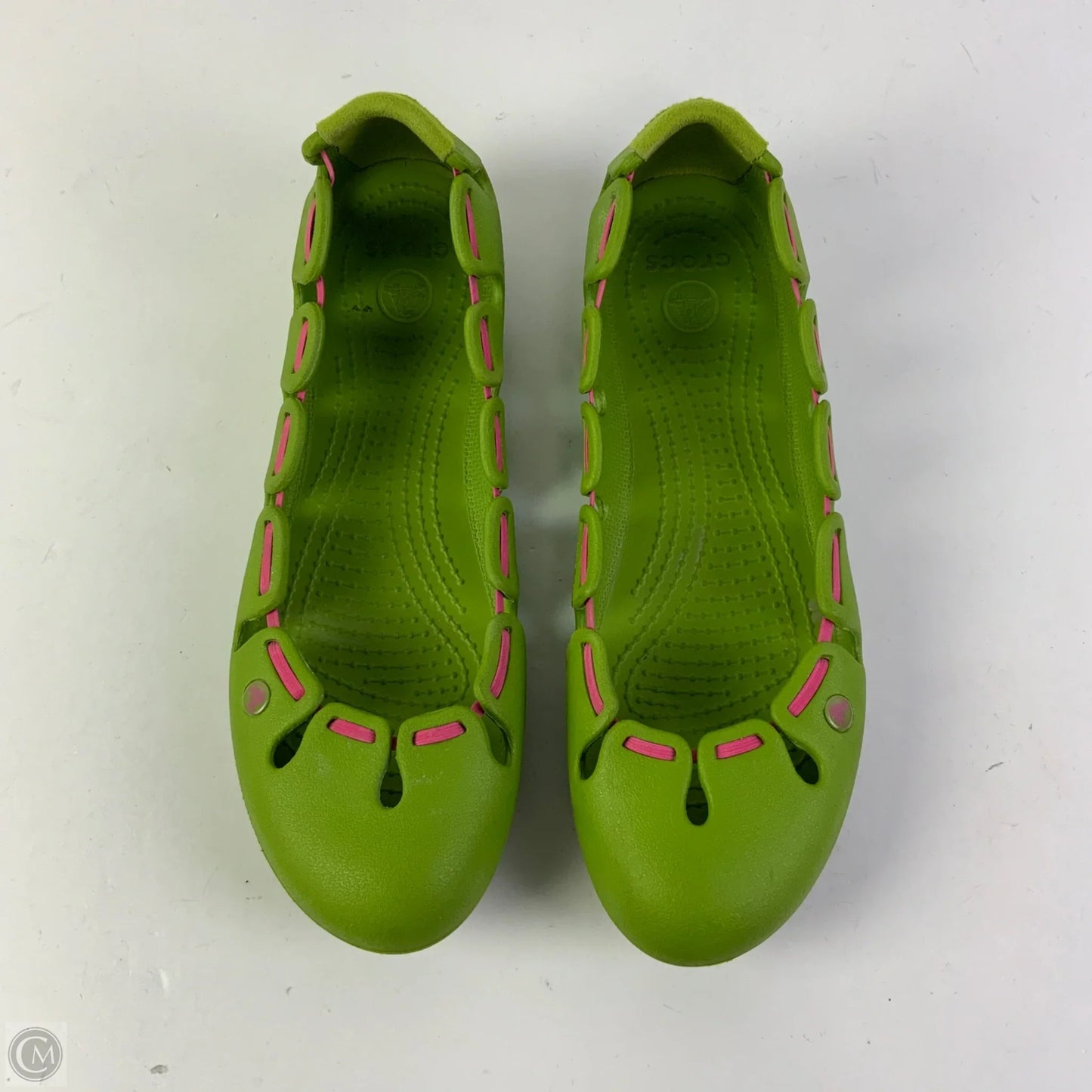Shoes Flats By Crocs In Green, Size: 10