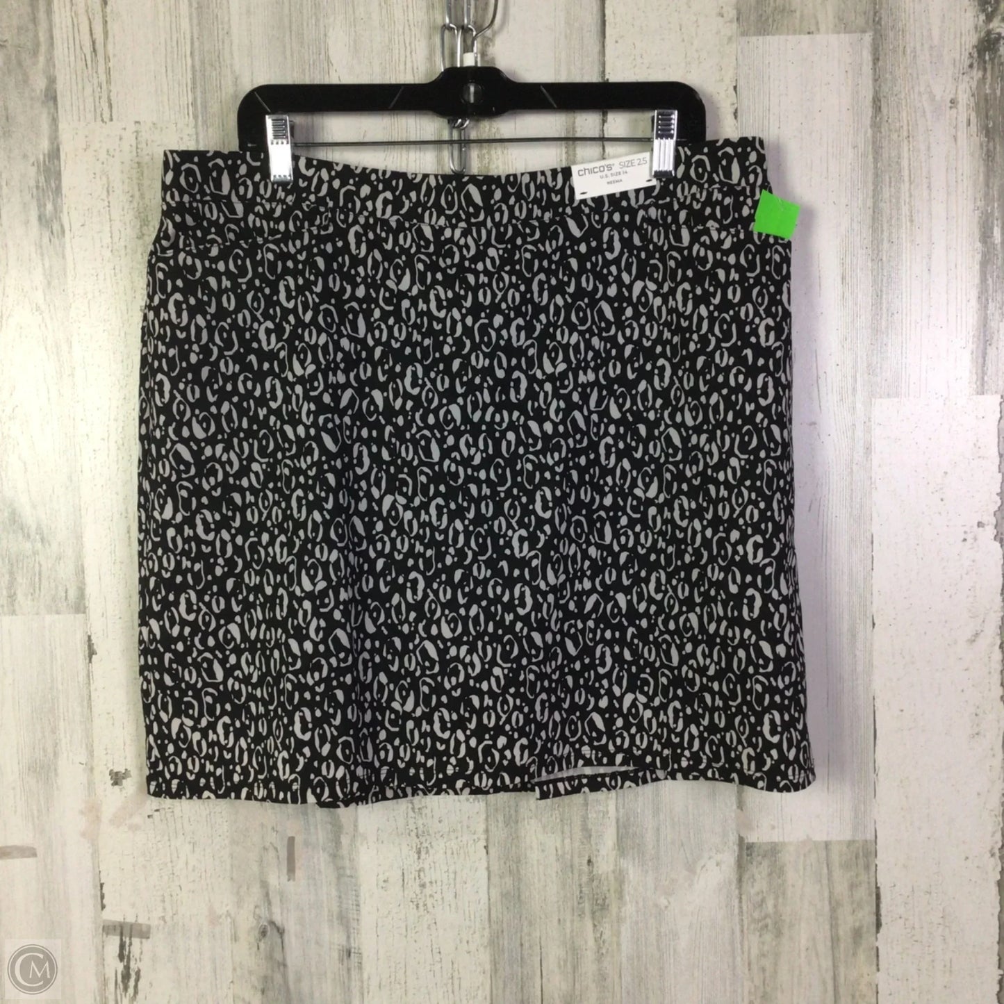 Athletic Skort By Chicos In Black & White, Size: L
