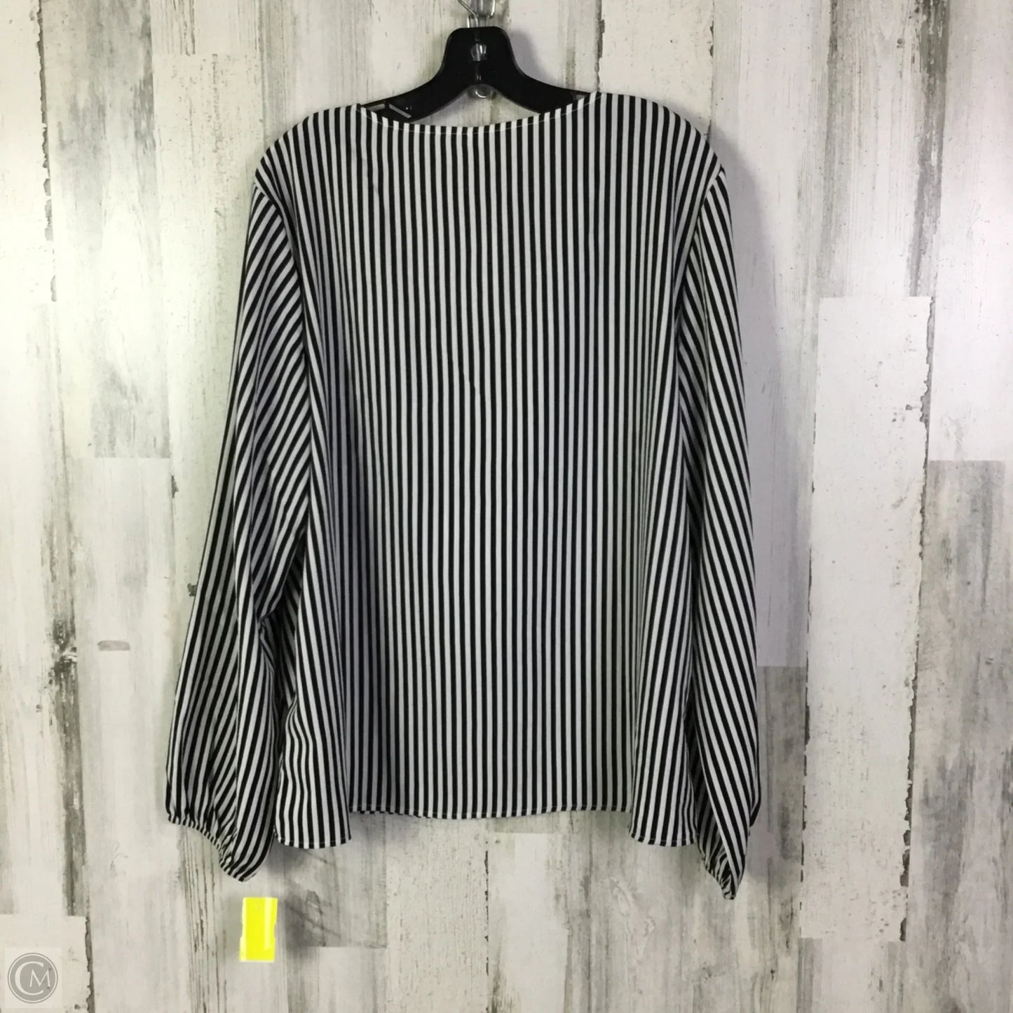 Top Long Sleeve By Clothes Mentor In Black & White, Size: Xxl