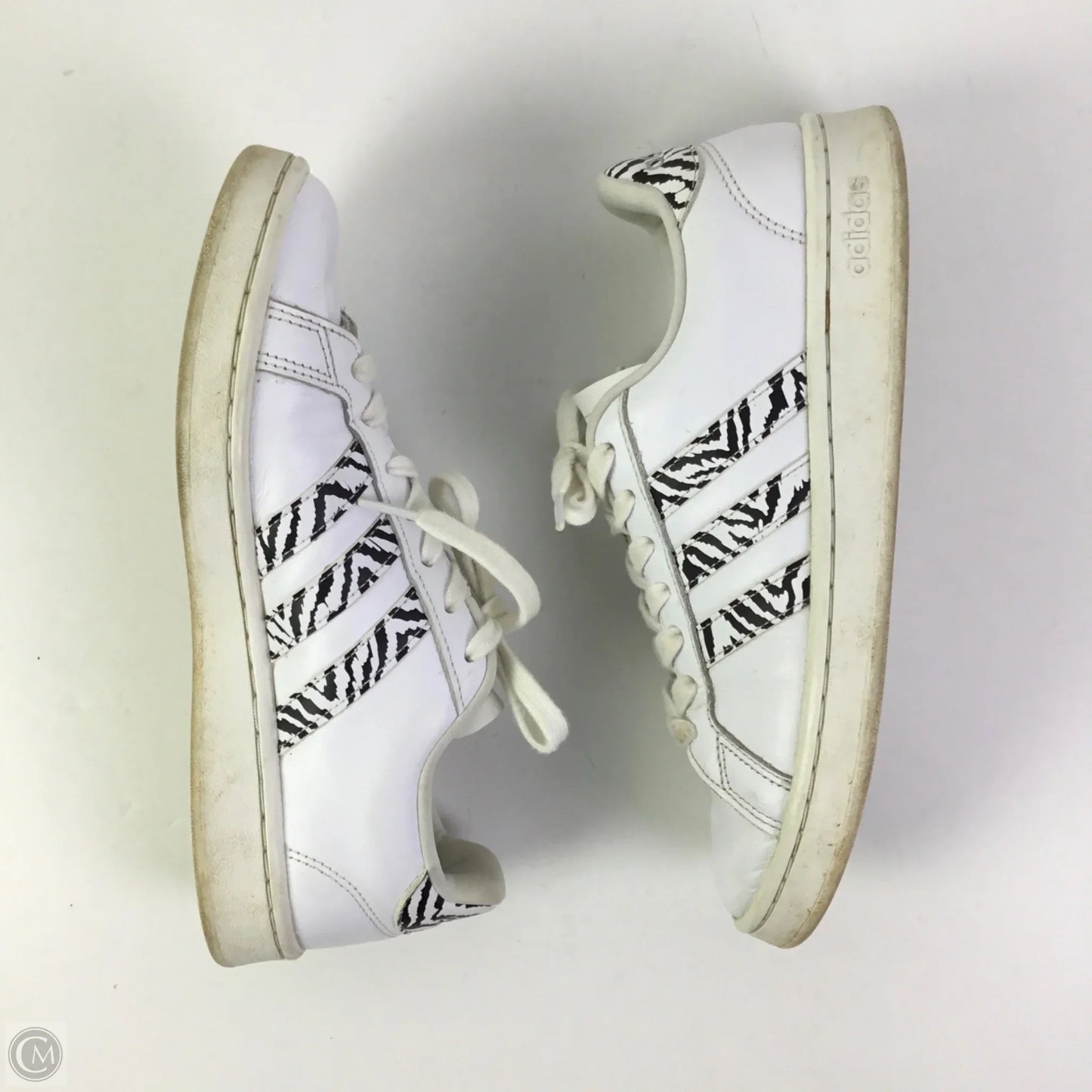 Shoes Sneakers By Adidas In White, Size: 9