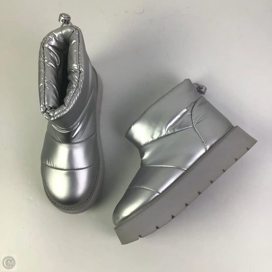 Boots Snow By Clothes Mentor In Silver, Size: 8