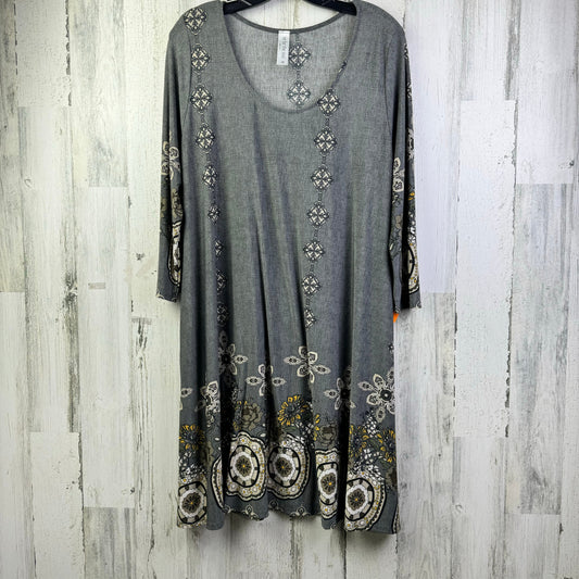 Dress Casual Short By tee for the soul Size: M
