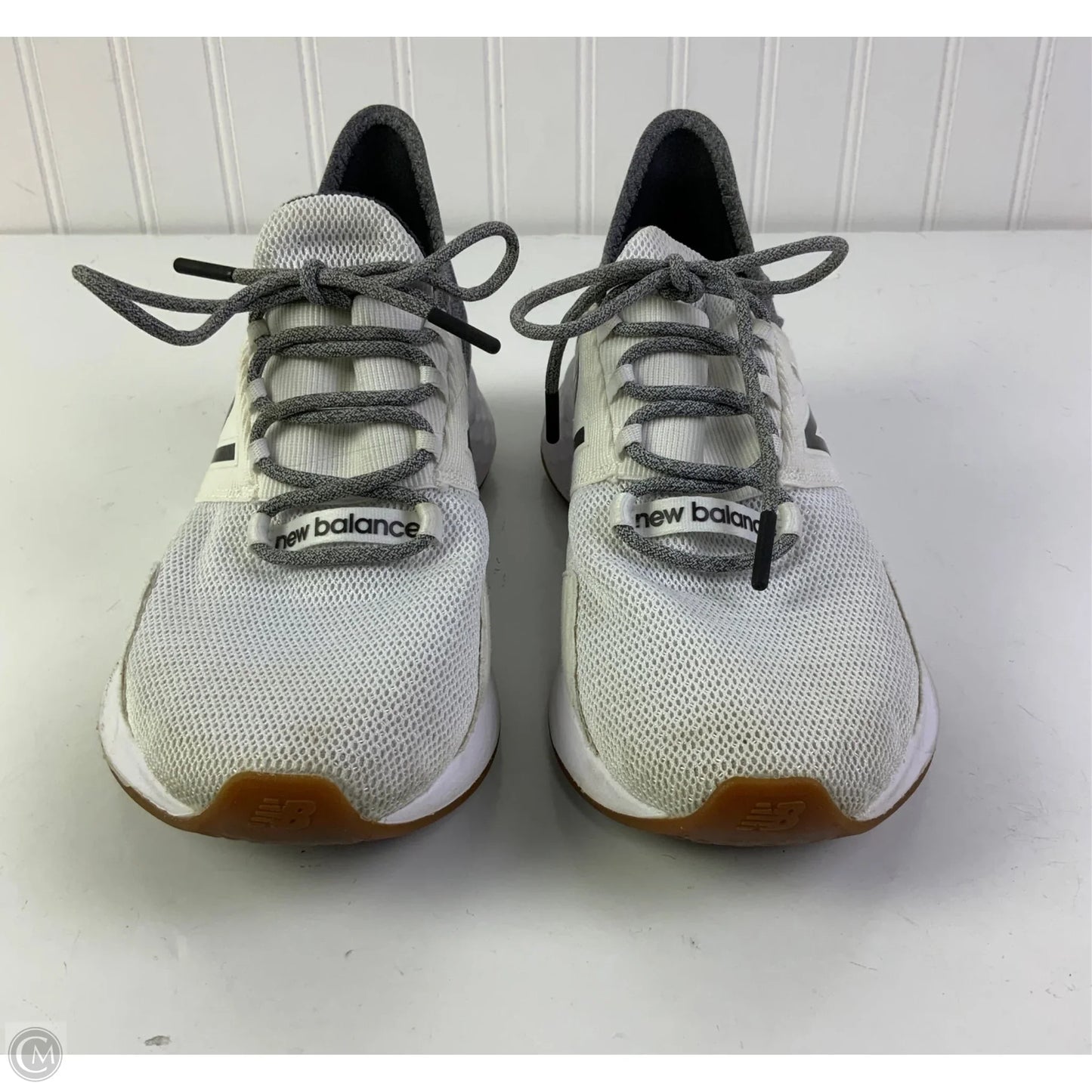 Shoes Athletic By New Balance In Grey & White, Size: 9.5