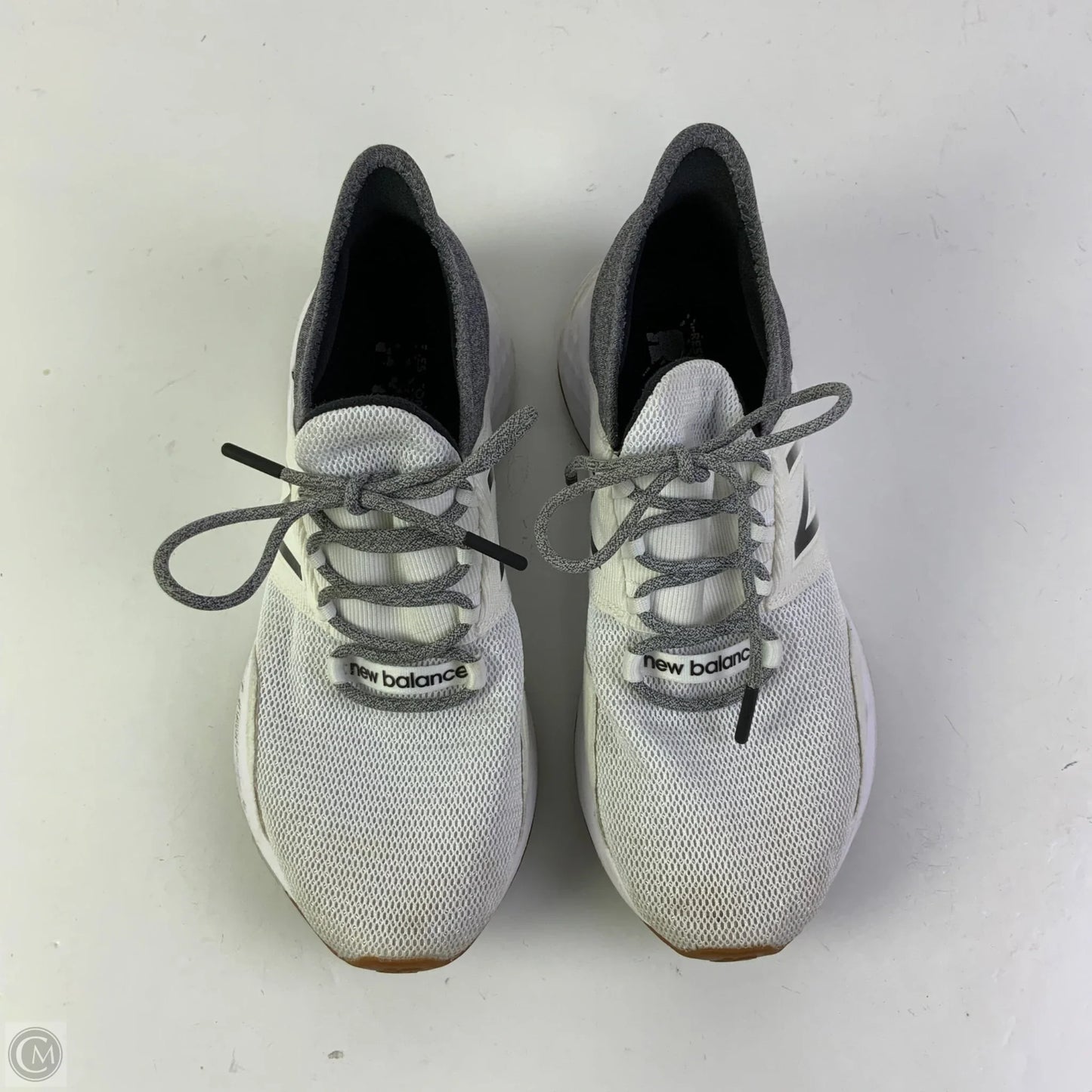 Shoes Athletic By New Balance In Grey & White, Size: 9.5