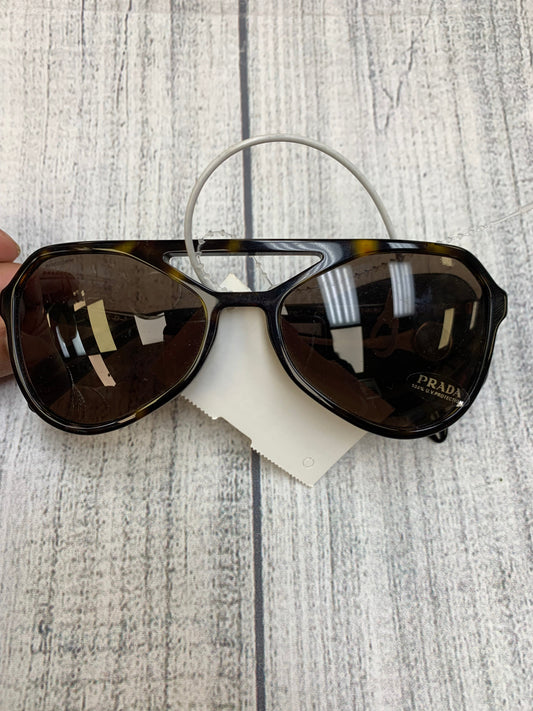 Sunglasses Prada, Size 01 Piece