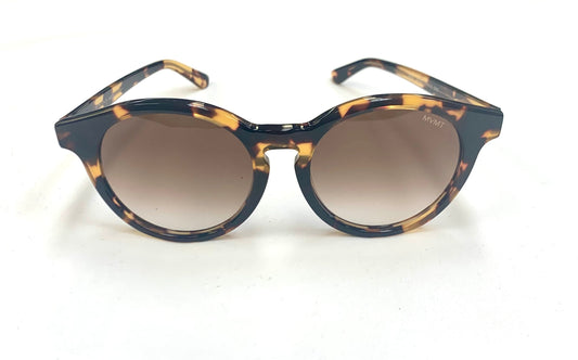 Sunglasses Designer By Clothes Mentor