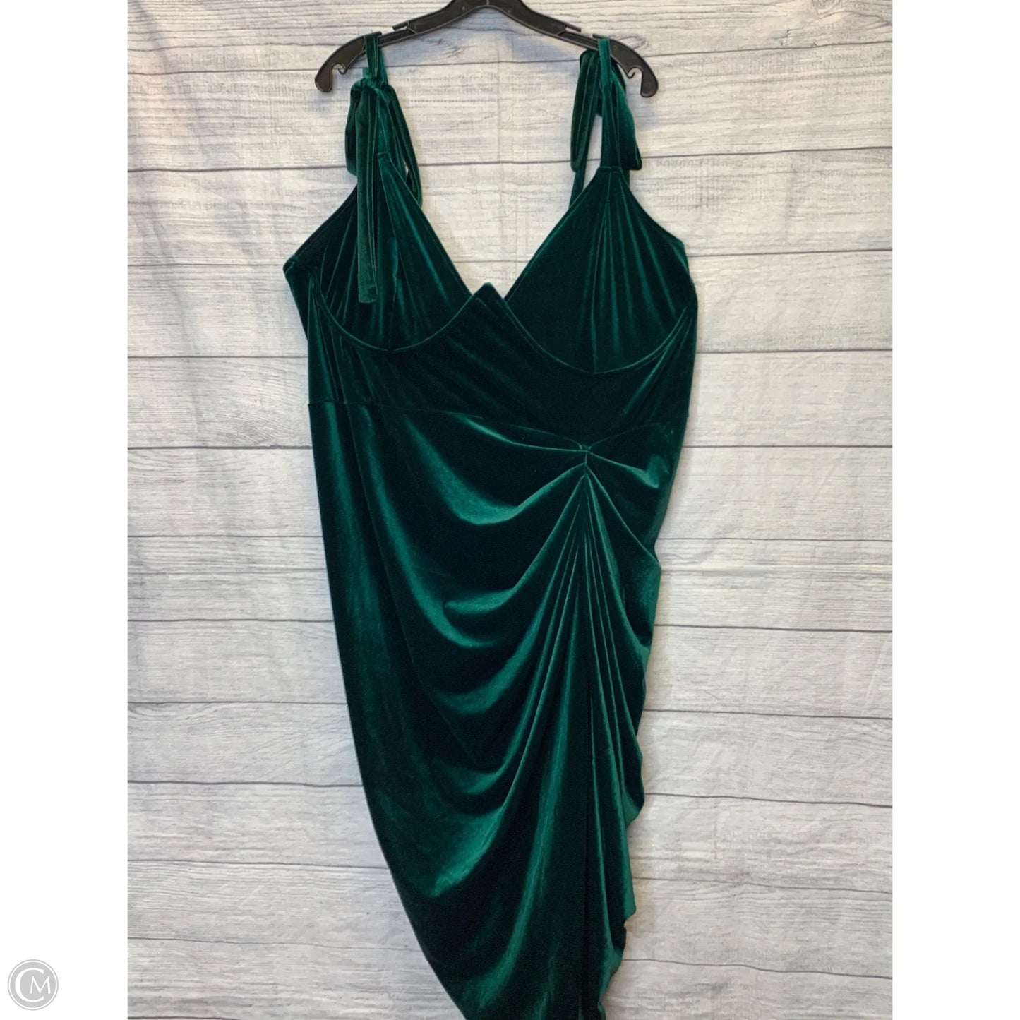 Dress Party Long By Pretty Little Thing In Green, Size: 22