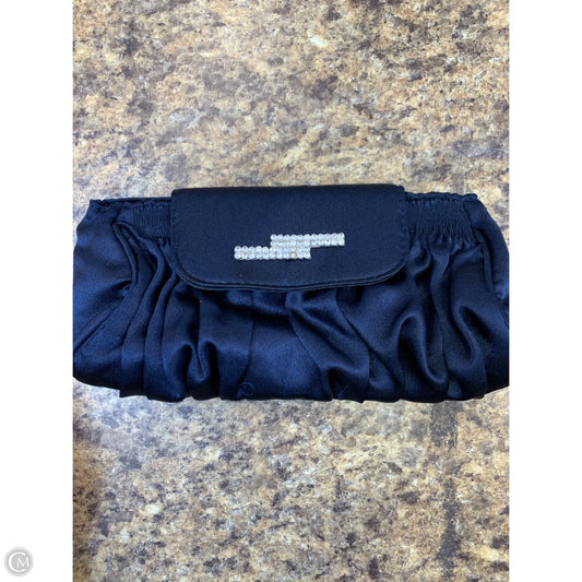 Clutch By Cmf, Size: Small