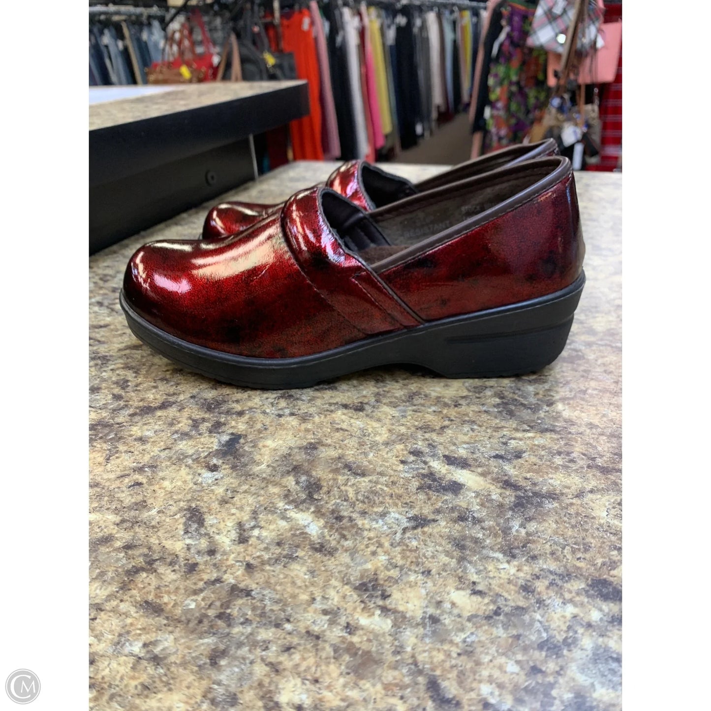 Shoes Flats By Cmf In Maroon, Size: 7