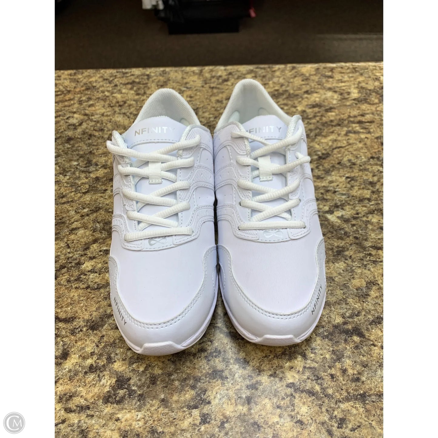 Shoes Athletic By Cmf In White, Size: 9