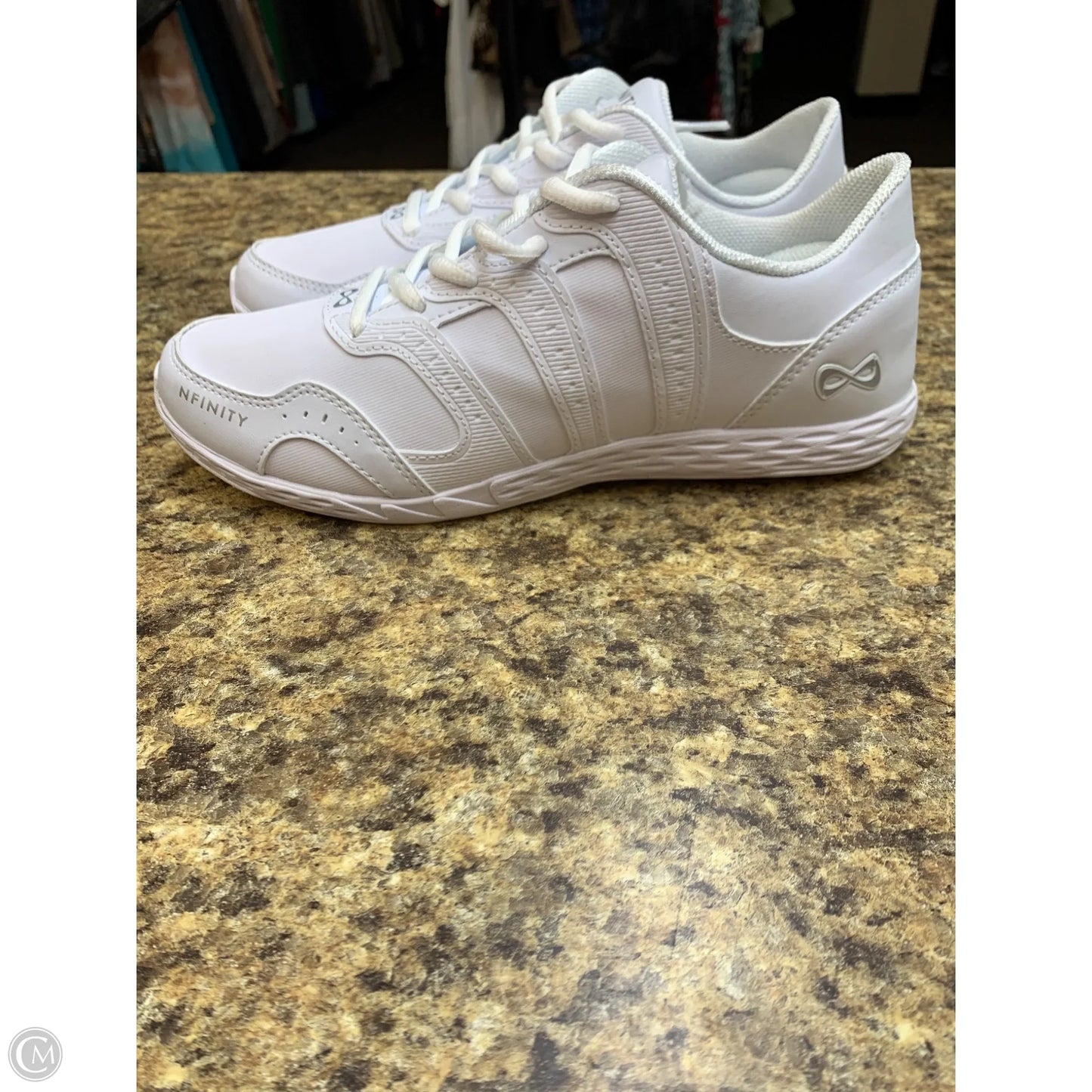 Shoes Athletic By Cmf In White, Size: 9