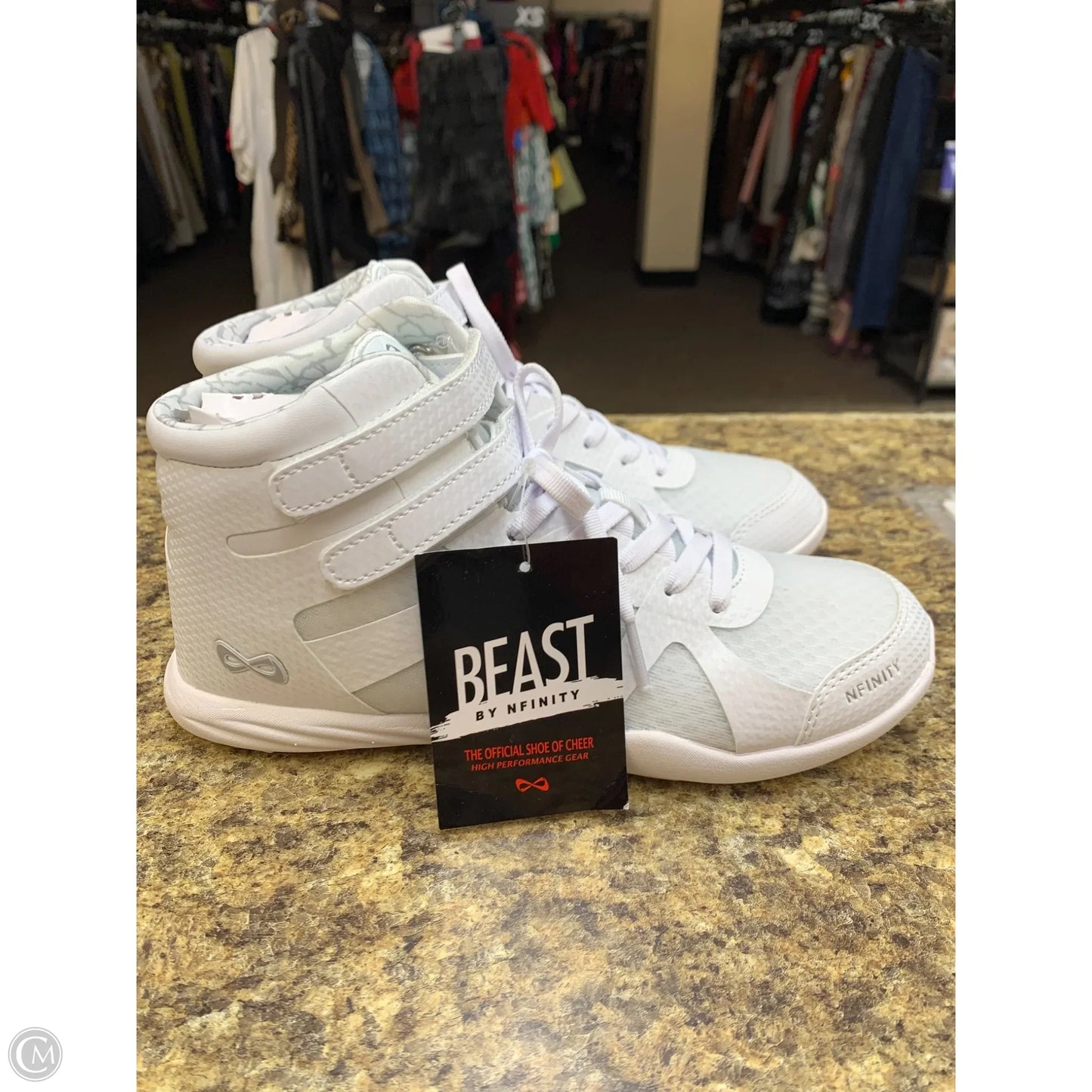 Shoes Athletic By Cmf In White, Size: 7.5