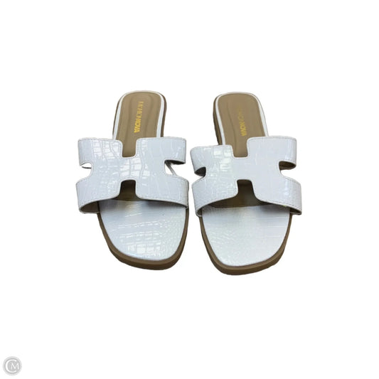 Sandals Flats By Fashion Nova In White, Size: 8