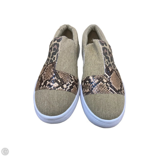 Shoes Flats By Cmf In Animal Print, Size: 9