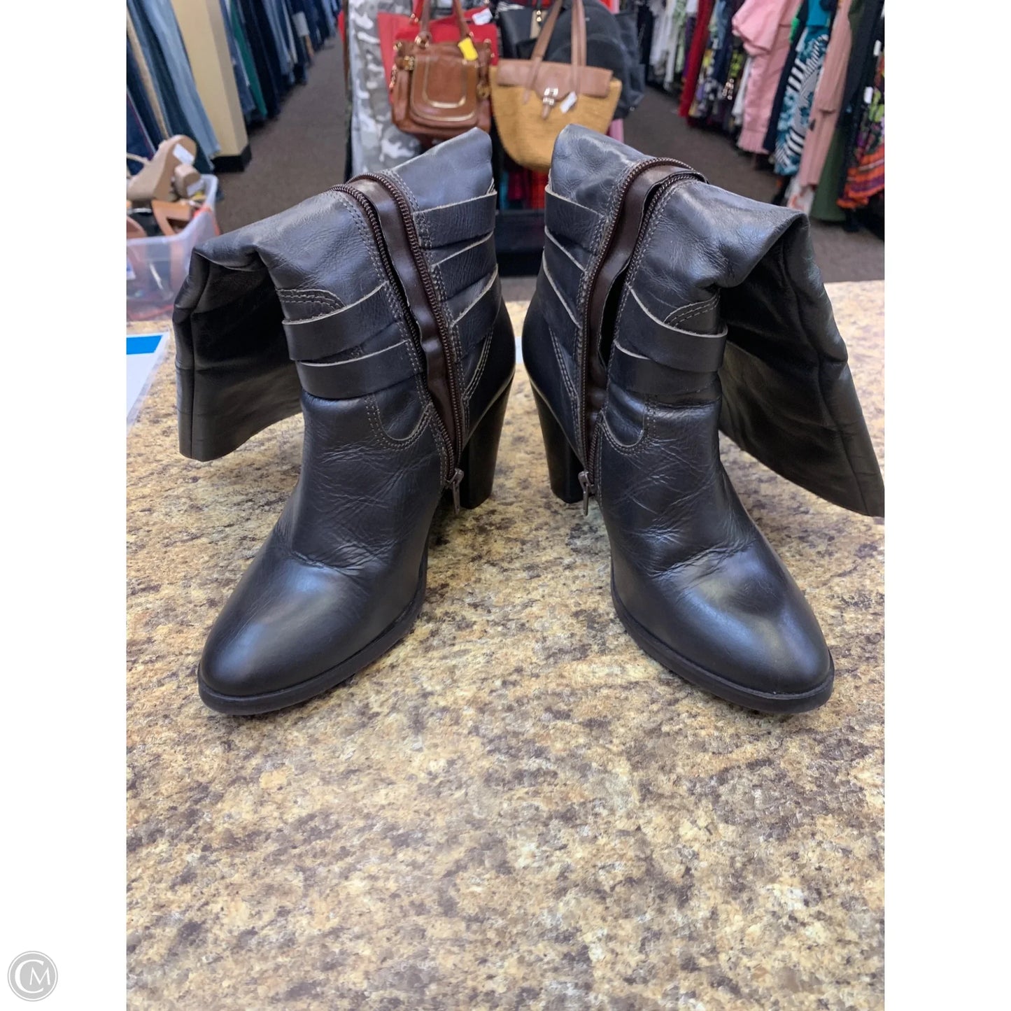 Boots Knee Heels By Clothes Mentor In Brown, Size: 8.5